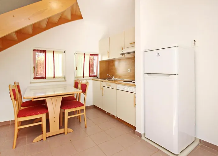 Appartement Awesome In With Wifi Baška